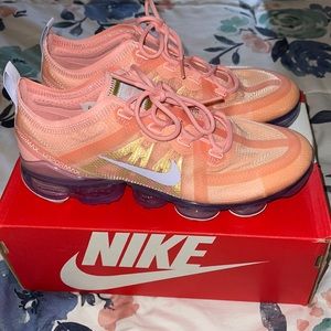 Women’s 2019 Nike Vapormax Sneakers (size 8.5)